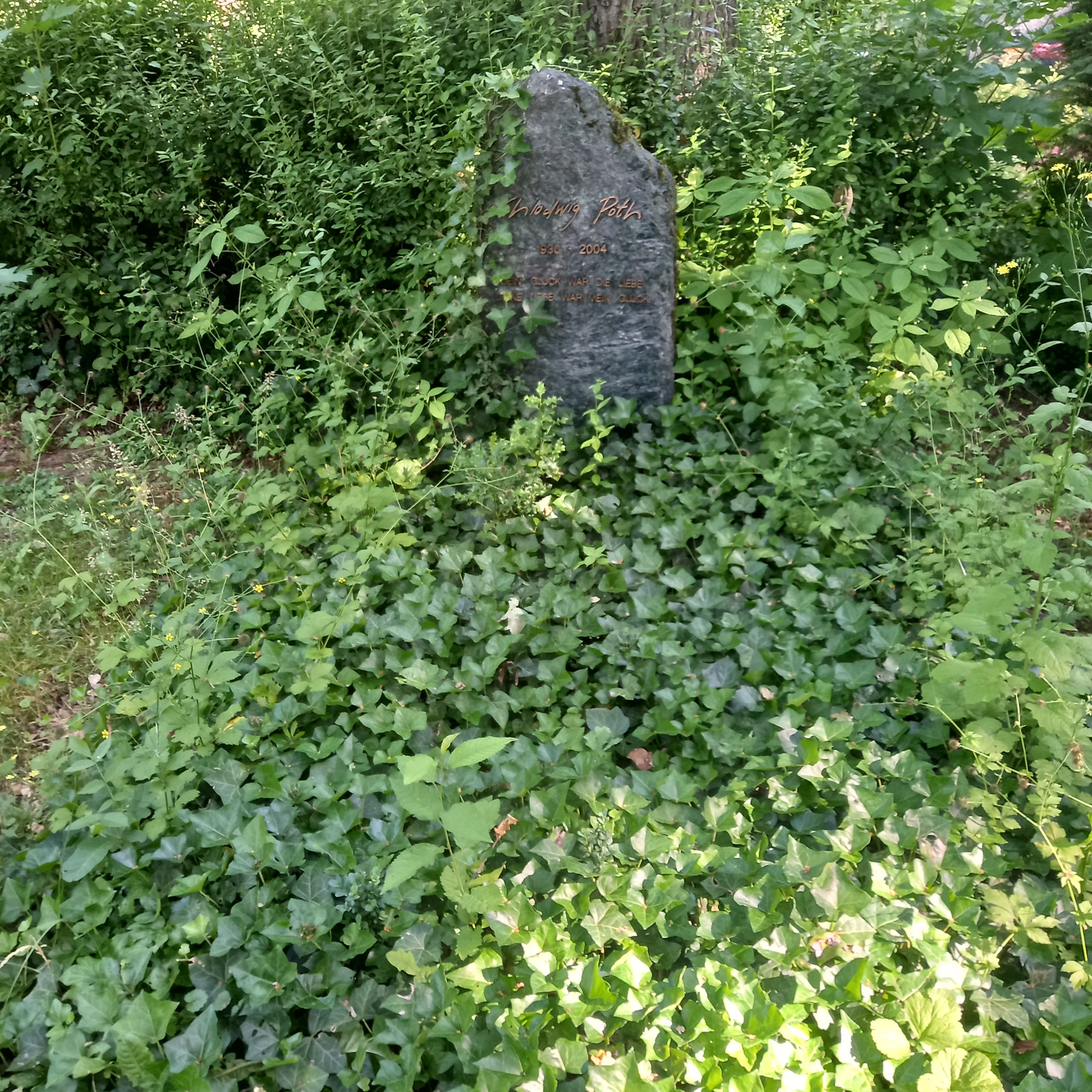 Grabstein von Chlodwig Poth auf dem Friedhof Höchst